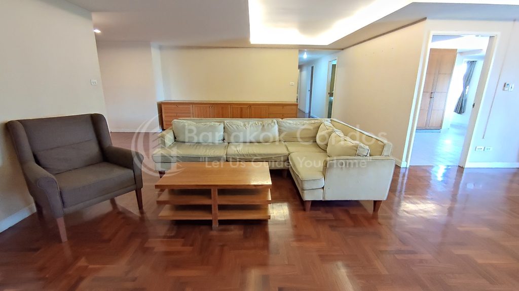 3 Bed Sathorn Pet Friendly Apartment for Rent The Peony